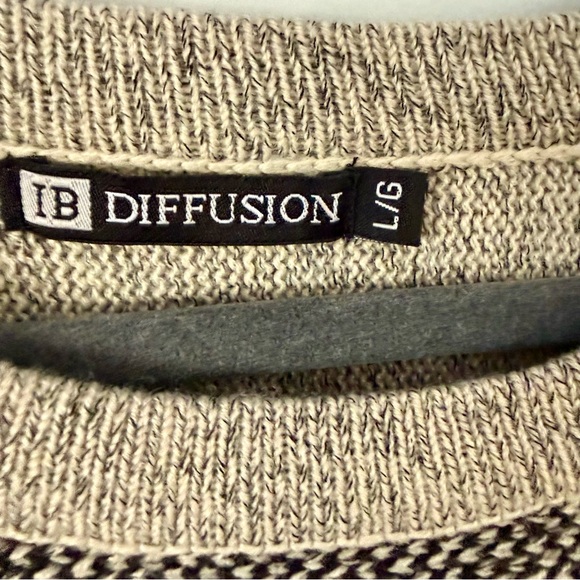 EUC IB Diffusion Vintage 80’s-90’s Rare Beige and Black Tribal Design Poncho - Picture 3 of 6